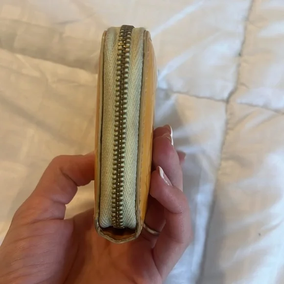 Louis Vuitton Vernis Bloom Wallet Yellow MI0959 - Picture 3 of 10